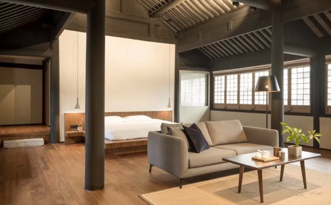 全屋定制家具利用屋內(nèi)的梁和柱，星空梵高全屋定制